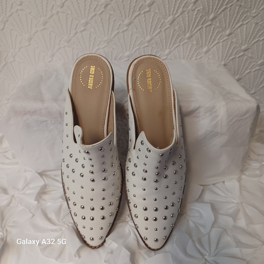 ARIDER GIRL Size 7.5 Studded White Mules - Picture 6 of 13